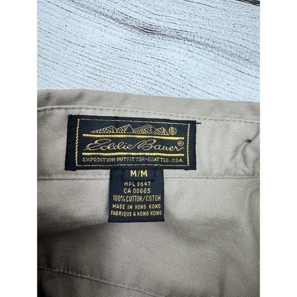 Vintage EDDIE BAUER Tan Khaki Button Down Camp Hiking Shirt Size Medium - Picture 8 of 8